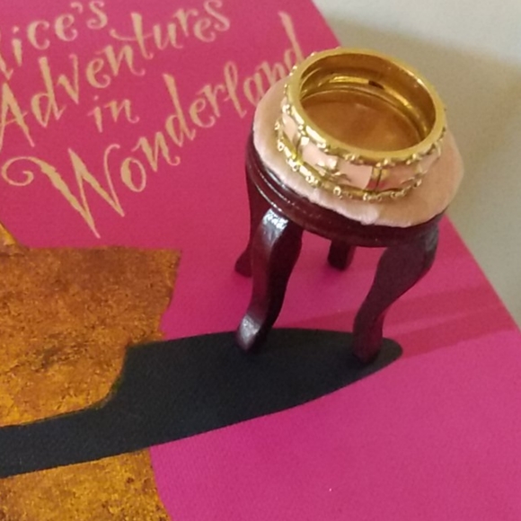 18K Fleur-de-lis Rings - Picture 13 of 15